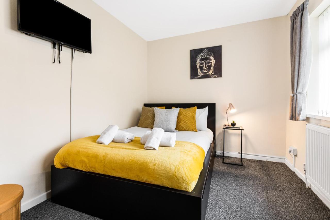 Off Road Parking, Garden, Tv'S In Bedrooms Morriston Exterior photo